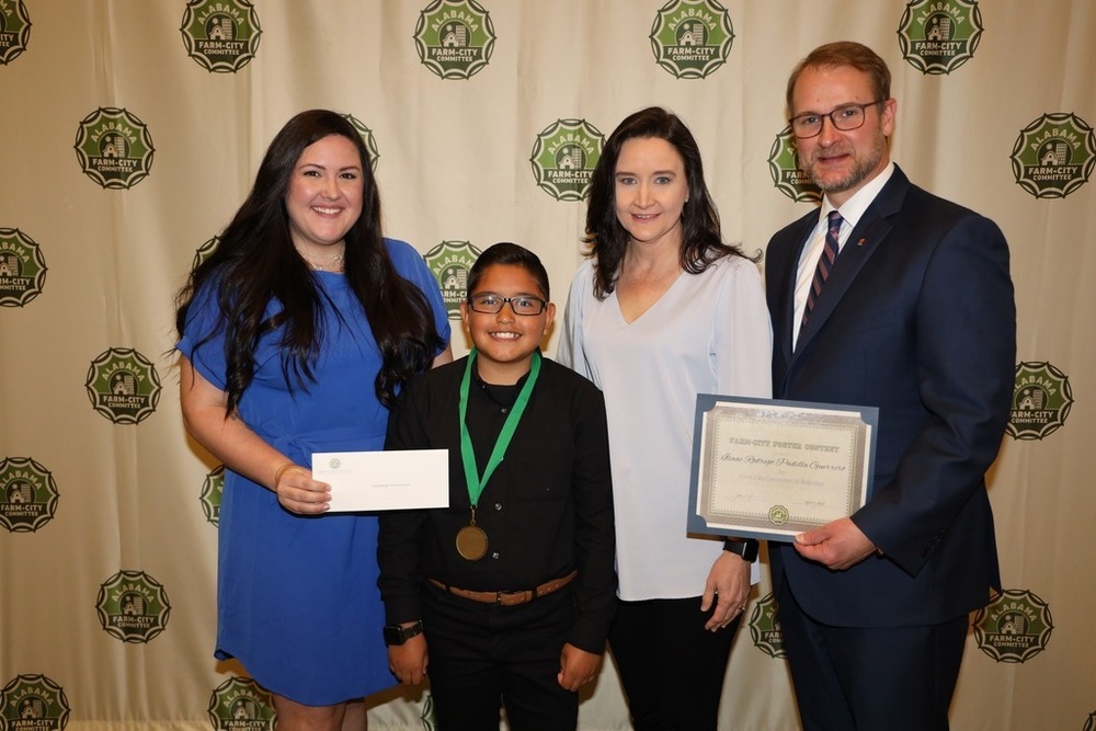 Hamilton Middle School Student Takes Third Place in the Alabama Farm